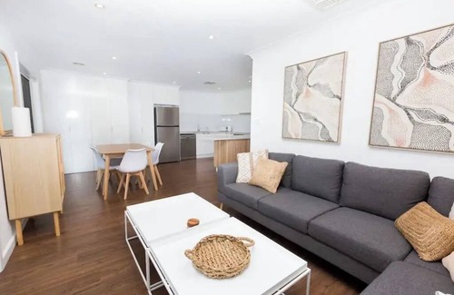 Wagga Wagga Apartment | Renovated 1920's duplex in the heart of Wagga!