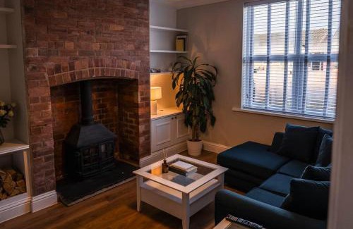 Lowton House | Renovated 3 Bedroom House in Lowton Pennington, free parking