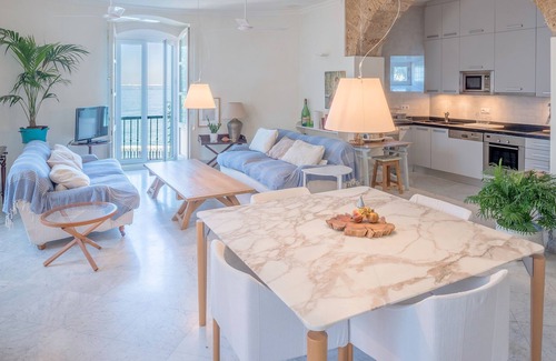 Old Town Apartment | Renovated Apartment "Argüelles" in the Old Town Directly at the Sea