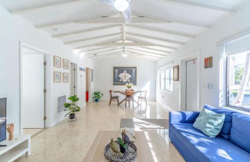 North Miami Apartment | Renovated Apts with Kitchen, Fast WiFi, Smart TV, Roku & Pool Onsite 4 mi to Surfside Beach