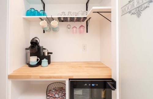 Tiverton Cottage | Renovated Cottage- steps away from the water