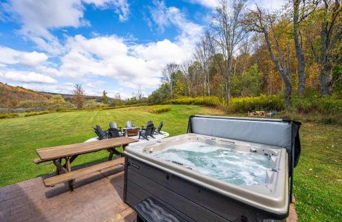 West Valley House | Renovated & Spacious Home Wood Fireplace Hot Tub