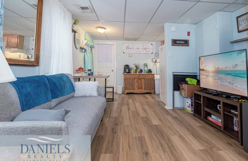 Wildwood House | Rent 18 + 3 bedroom home 1 block from beach n b.w. senior week, country fest etc