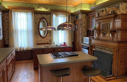 Downtown Portland House | Rent a room in the gorgeous Holt House