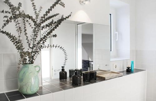 Strausberg Apartment | reoh I Maisonette am See I Malerischer Ausblick I Beamer I Berlin in 30min