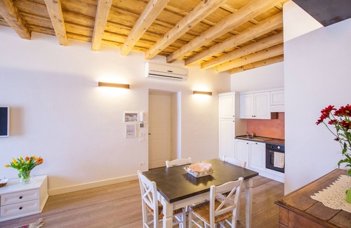 Cola House | Residence Corte San Carlo