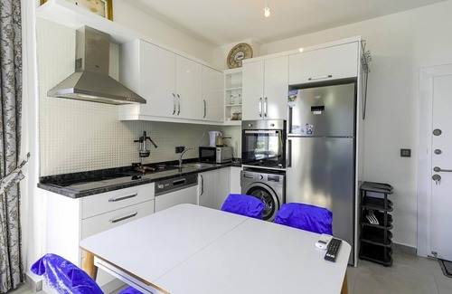 Seki Apartment | Residence w Balcony and Shared Pool 7 min to Coast