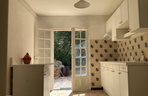 Boulouris-sur-Mer Apartment | Residential area Garden level of villa, beach on foot!