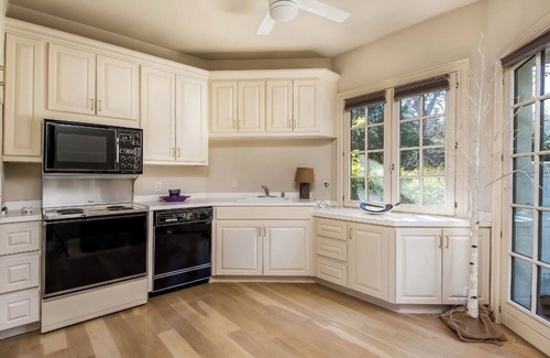 San Rafael House | Resort living in Marin ! Golf , tennis , swimming!