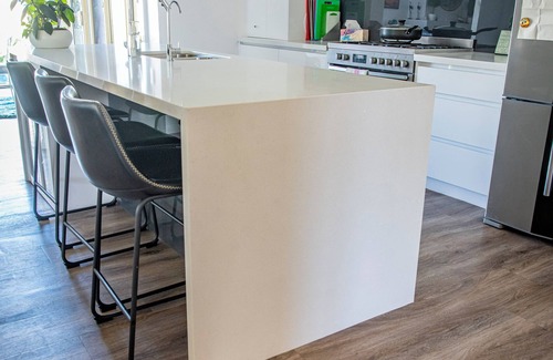 Broken Hill House | Resort on Morgan - Entertainers Paradise | Stunning Pool | Pet & Family Friendly