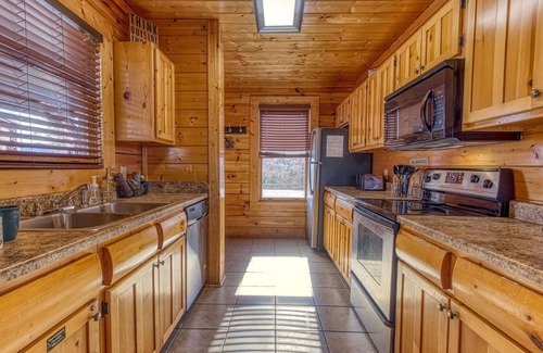 Gatlinburg - Pigeon Forge Cabin | Resort pool and exercise room - Mountain top views of the Great Smoky Mountains
