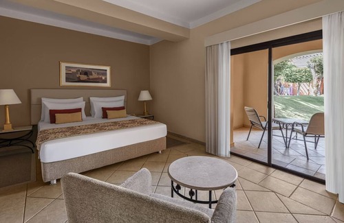 Makadi Bay Hotel | Resort Retreat in 2 Stylish Rooms with Outdoor Pool and Free Parking