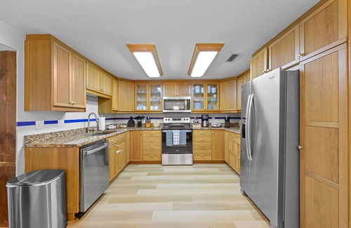 Largo House | Resort-Style Oasis Pool Mini Golf Playground