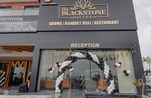 Rajkot Hotel | Rester Select the Black Stone