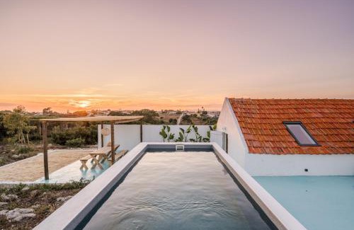 Azoia House | Retiro com Piscina e Vistas Deslumbrantes