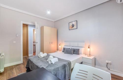 Jeronimos Apartment | Retiro VII - Práctico, moderno y en plena ciudad de Madrid