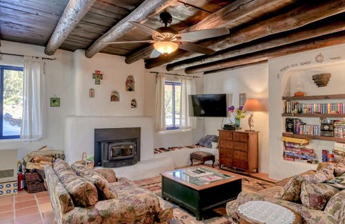 Taos House | Retreat in Taos Foothills