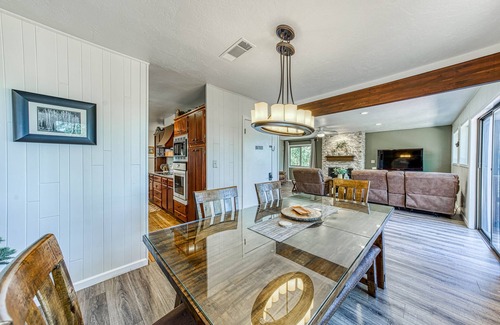 Yosemite West House | Retreat in Yosemite with panorama barrel sauna, fast WiFi, fireplace & EV plug