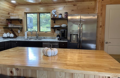 Clymer Cabin | Retreat on Pekin Hill nClose to skiing, splash lagoon,