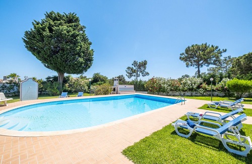 Sesmarias Villa | Retreat w/BBQ & heatable pool – Galé