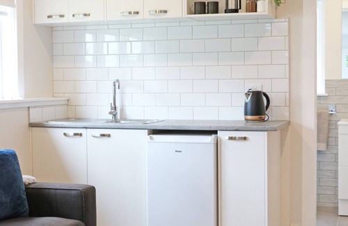 Papakura Apartment | Retro Luxe