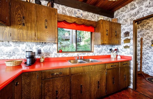 Bowen Island House | Retro Retreat Cabin. Step back in time on Bowen Island.