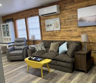 Avinger House | Retro Retreat