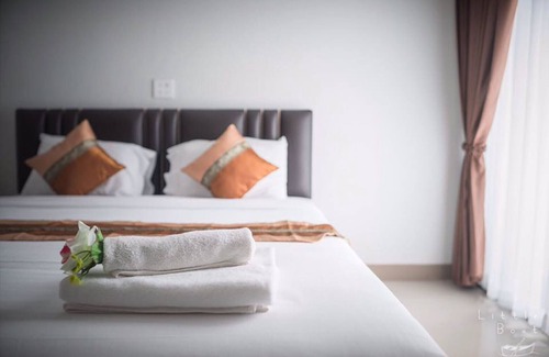 Mae Sot House | Retro Twin Home at Maesot