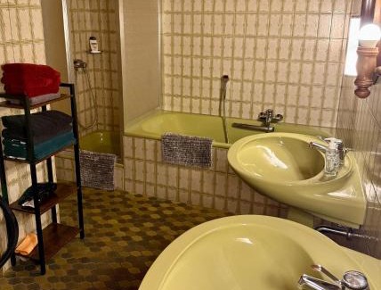 Wolfhagen Apartment | Retro und Gemütlichkeit im Fachwerkhaus - 2 Schlafzimmer, Wohnzimmer, Parkplatz, Balkon