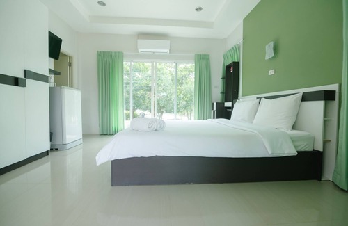 Chom Bueng Resort | Reuan Chom Dao Resort