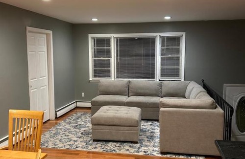 Danbury House | Reunions at Candlewood Lake