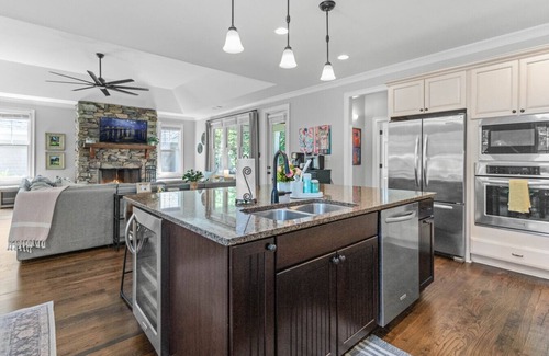 Reynolds Landing Apartment | Reynolds Landing Retreat Games Golf Views