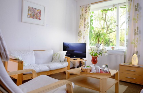 Hitdorf House | RheinRiver Guesthouse - Direkt am Rhein