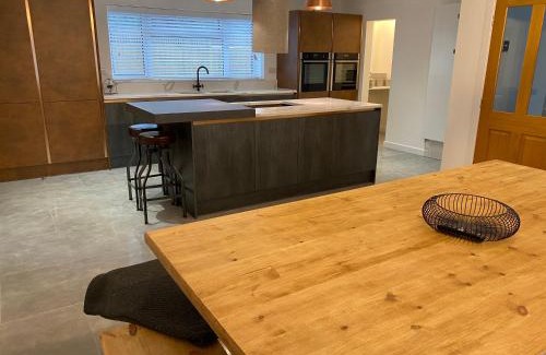 Bont Newydd House | Rhos Walia,near Snowdonia,Hot tub