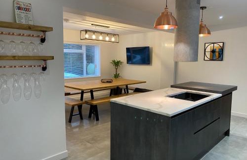 Bont Newydd House | Rhos Walia,near Snowdonia,Hot tub