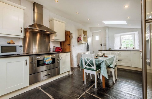 St Brides Cottage | Rhosson Uchaf, Holiday Cottage St Justinians, nr St Davids, Sleeps 6, 3 bedrooms, bathrooms