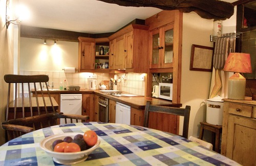 Harlech Cottage | RHYD-YR-EIRIN, spectacular Snowdonia cottage in mountains by the sea