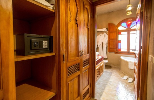 El Mokhifa House | Riad Andalib