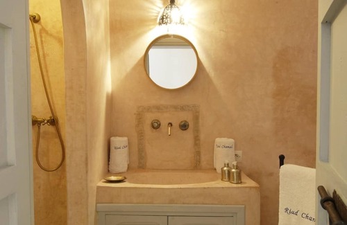 Pola de Siero Hotel | Riad Chamali - ideal for a romantic break