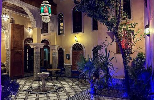 Ain Azlitan House | Riad Layalina Fes 7 Chambres & 18 Personnes Piscine, Parking, Vue & Wifi au Pied Medina
