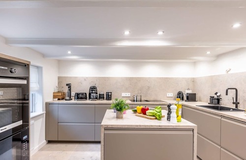 Suderdeich House | Riethus - Reetdachhaus, Wintergarten, Kamin, Finnische Sauna