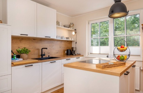 Lauterbach Apartment | Right on the water: Stylish "Hafenglück" vacation apartment in Lauterbach on Rügen