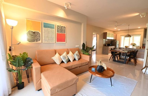 Nerul Apartment | Ripples:Pool facing/RiverView/7 mins to Coco Beach