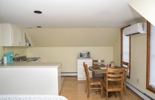 Cape Breton Regional Municipality Cottage | Rita's Retreat: The Bachelor ~ Indoor Saltwater Pool ~ with Lake View!