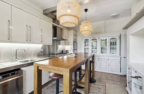 Bray on Thames Bed & Breakfast | River Arts Club