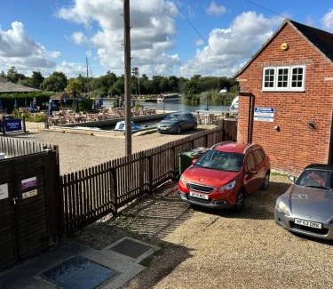 Horning Apartment | River breeze