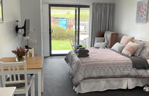 Axedale Bed & Breakfast | River Gardens Axedale Motel Room