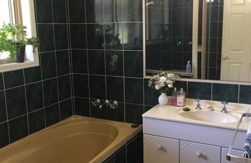 Diddillibah Bed & Breakfast | River Gum Luxury Bed and Breakfast