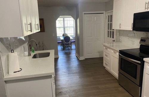 Riverview House | River House w/King Beds 1.5 Acres by Jags Stadium