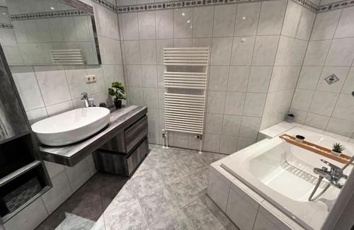 Pressath Apartment | River Side - 5 min to Grafenwöhr